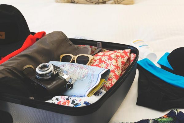 holiday-suitcase_925x